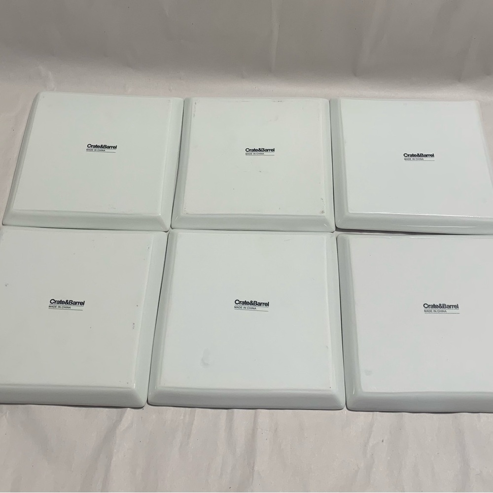 Crate&Barrel REINDEER Holiday Appetizer Dessert Plates. Discontinued. EUC - Picture 3 of 6